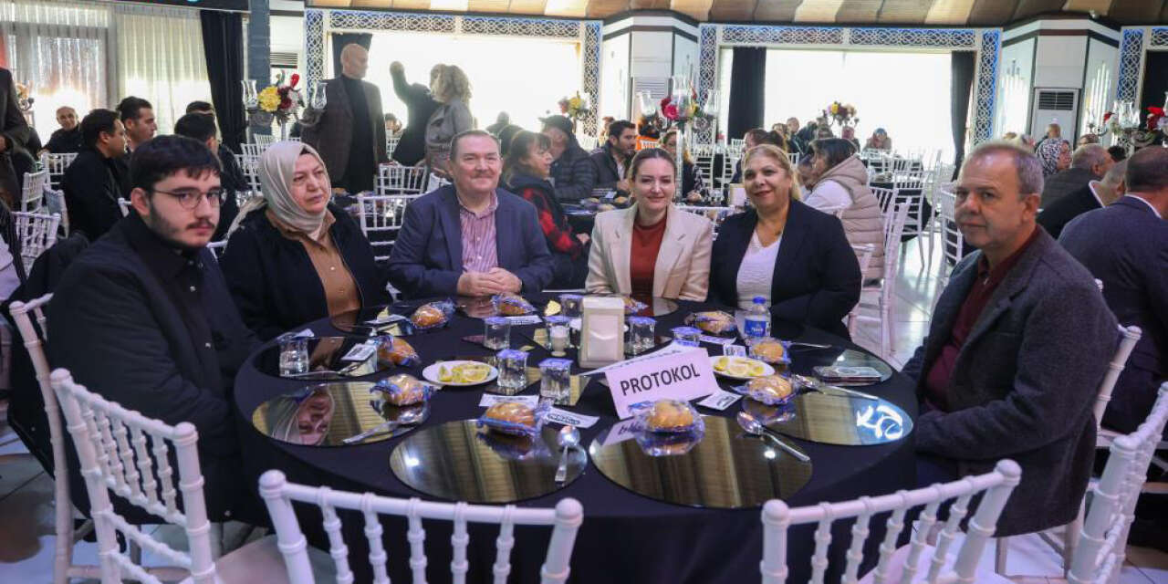 Antalya’daki Konyalılar aynı sofrada buluşup ünlü çorbayı içti