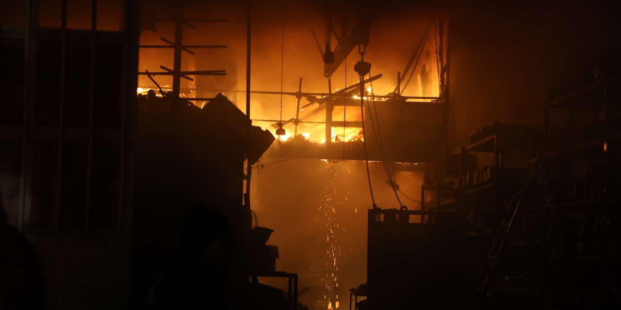 Sanayi sitesinde yangın! 9 iş yeri zarar gördü