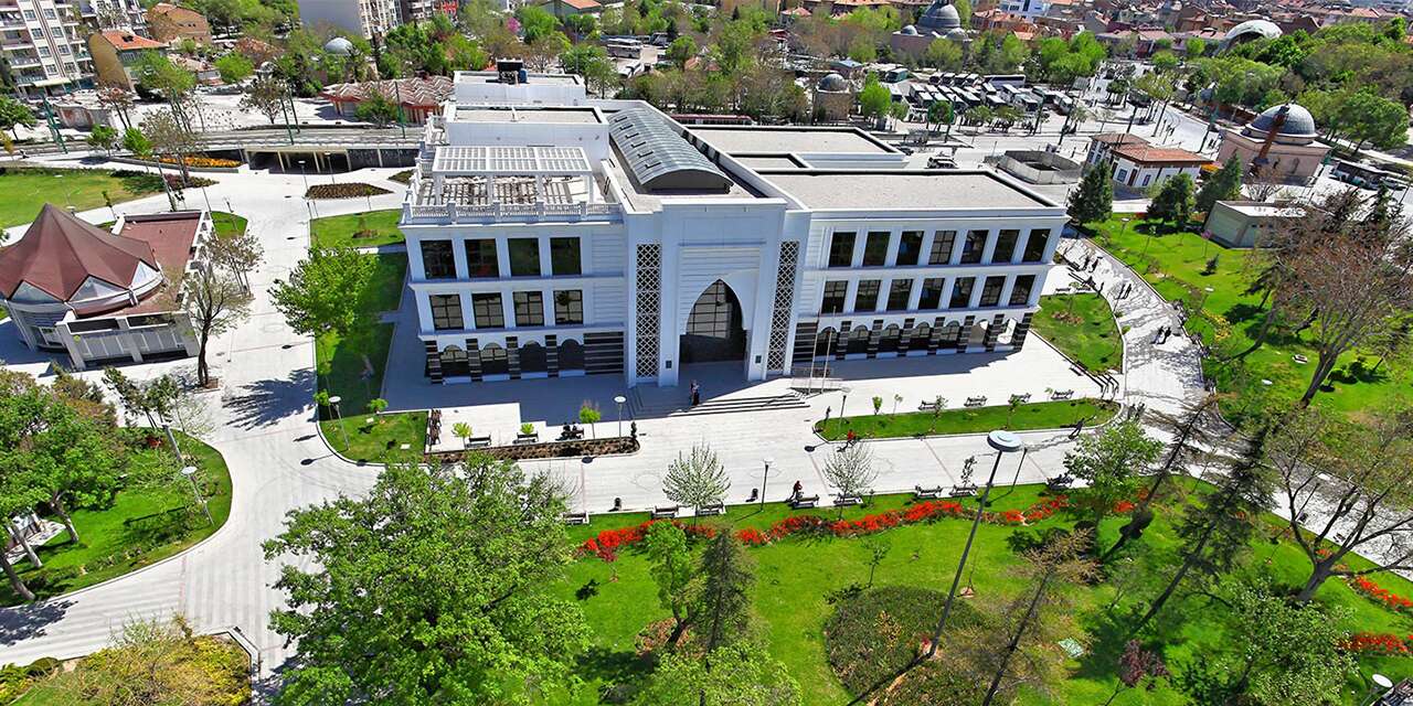 Konya’nın önünde uzun kuyruklar oluşan kütüphanesi kapanıyor