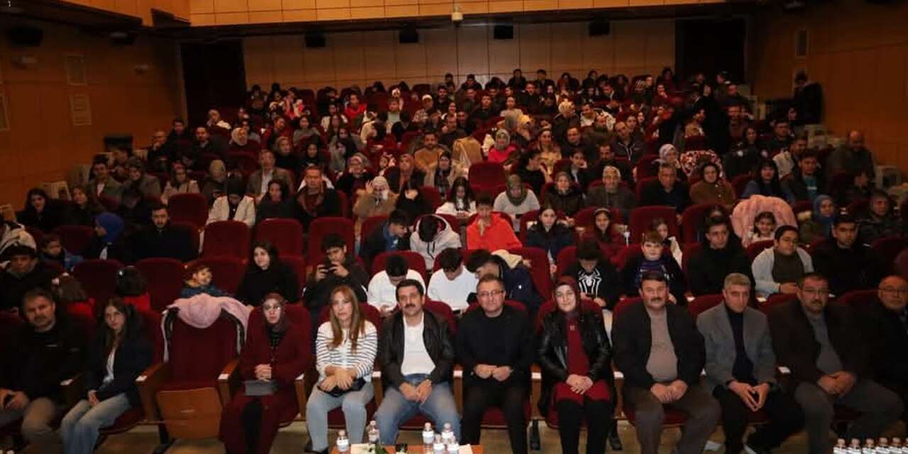 Konya Karapınar’da “Bizim Akif” tiyatro oyunu sanatseverlerle buluştu