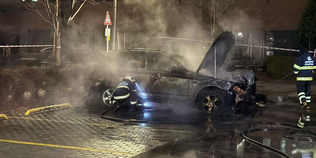 Şehir hastanesi otoparkında yangın paniği