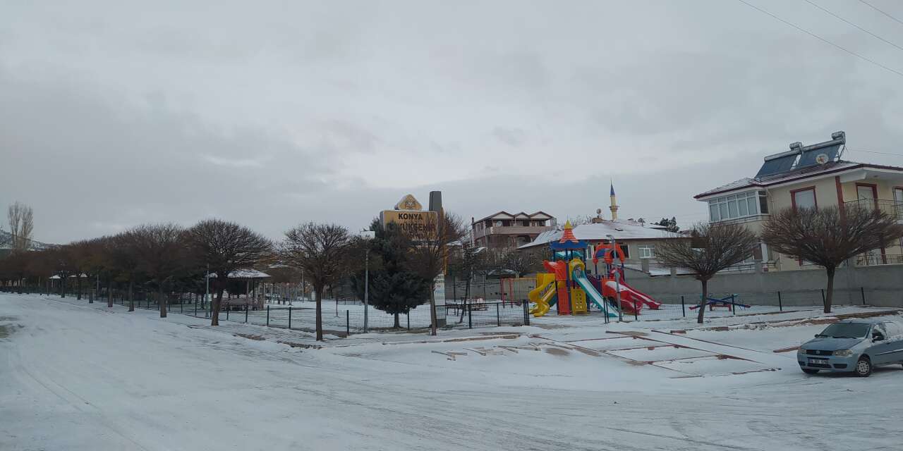 Konya’da mevsimin ilk karı yağdı! İlçe beyaza büründü