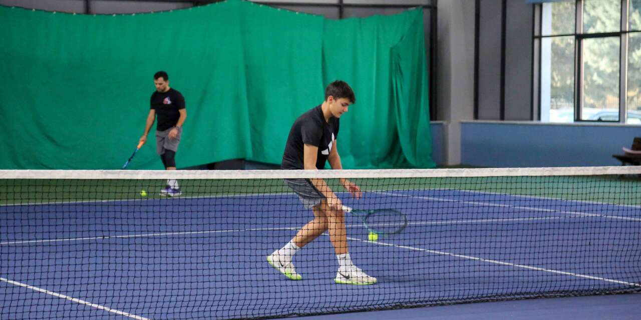 Konya’da aile bağları aynı kortta güçlendi