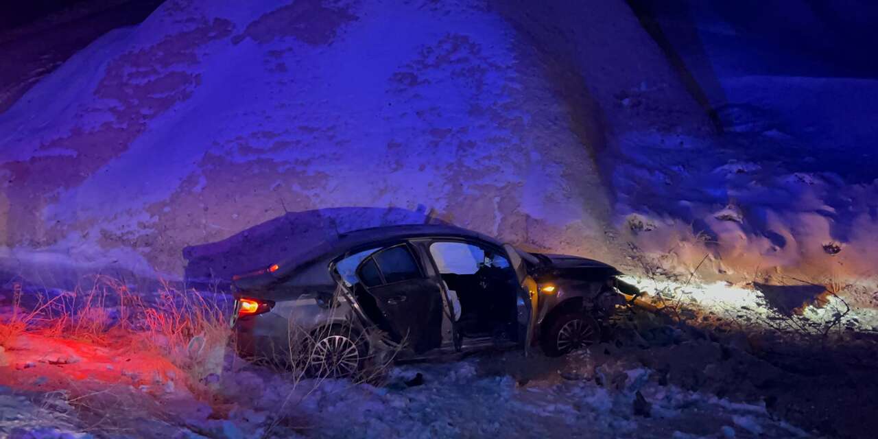 Gizli buzlanma faciaya yol açtı! Otomobil tarlaya uçtu, 4 yaralı