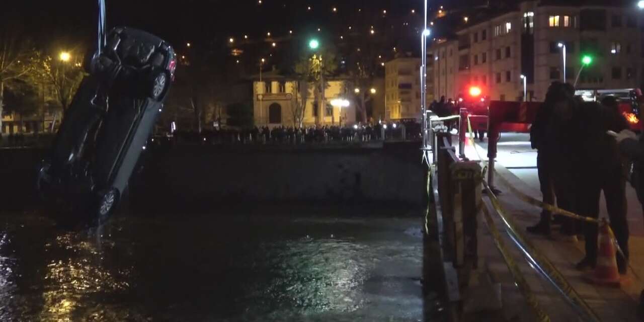 Köprü faciası! Otomobil nehre uçtu, Emre Gülsoy hayatını kaybetti