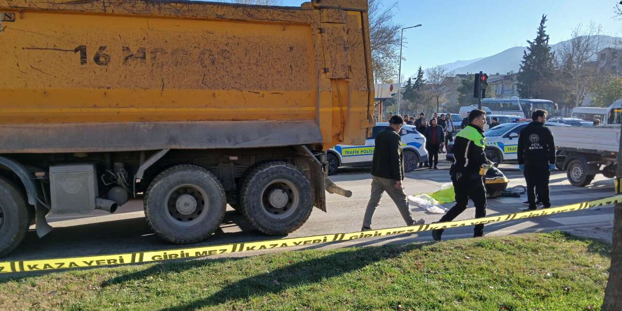 Hafriyat kamyonun altında kalan Halil Şen öldü