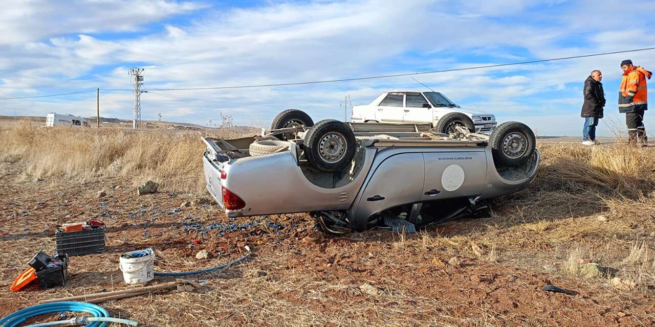 Konya’da feci kaza! Kamyonet şarampole devrildi
