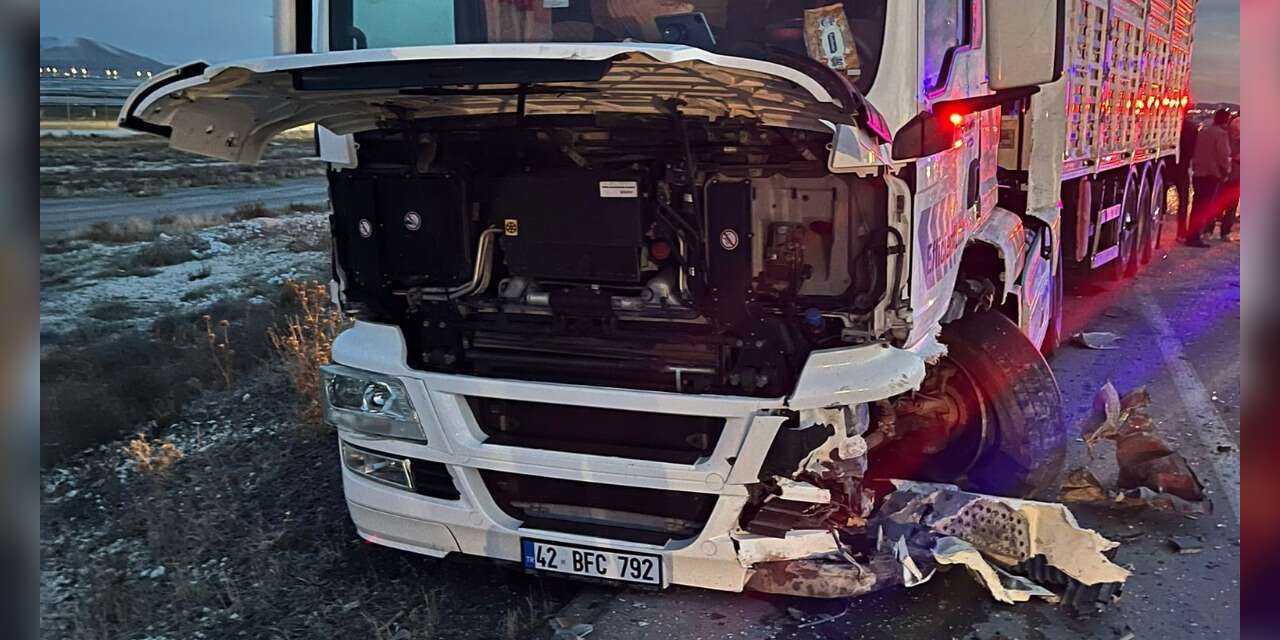 Konya’da ehliyetsiz sürücü TIR ile çarpıştı
