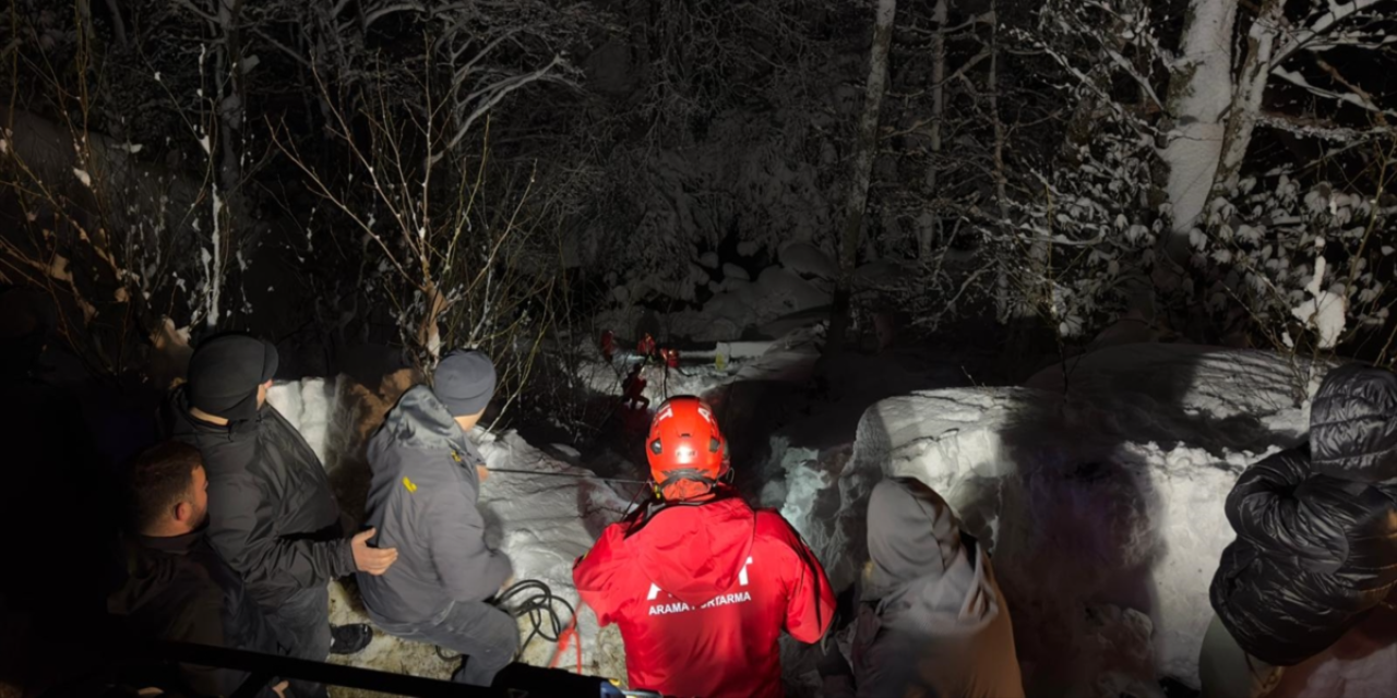 Cip dere yatağına yuvarlandı! Biri meclis üyesi 2 ölü var