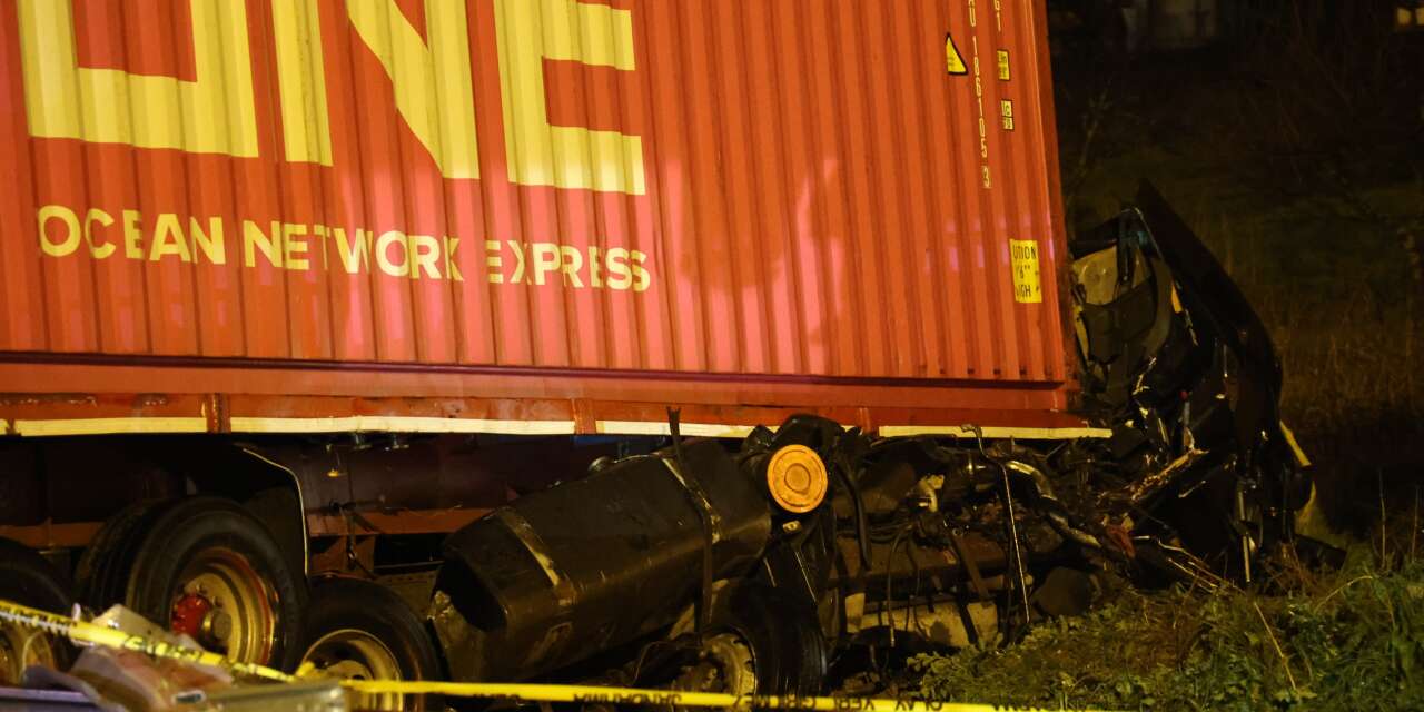 Tren seferleri durduruldu! TIR raylara uçtu, Yunus Uğurlu öldü