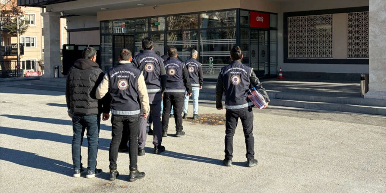 Minibüsten 27 göçmen çıktı, organizatörler cezaevine gönderildi