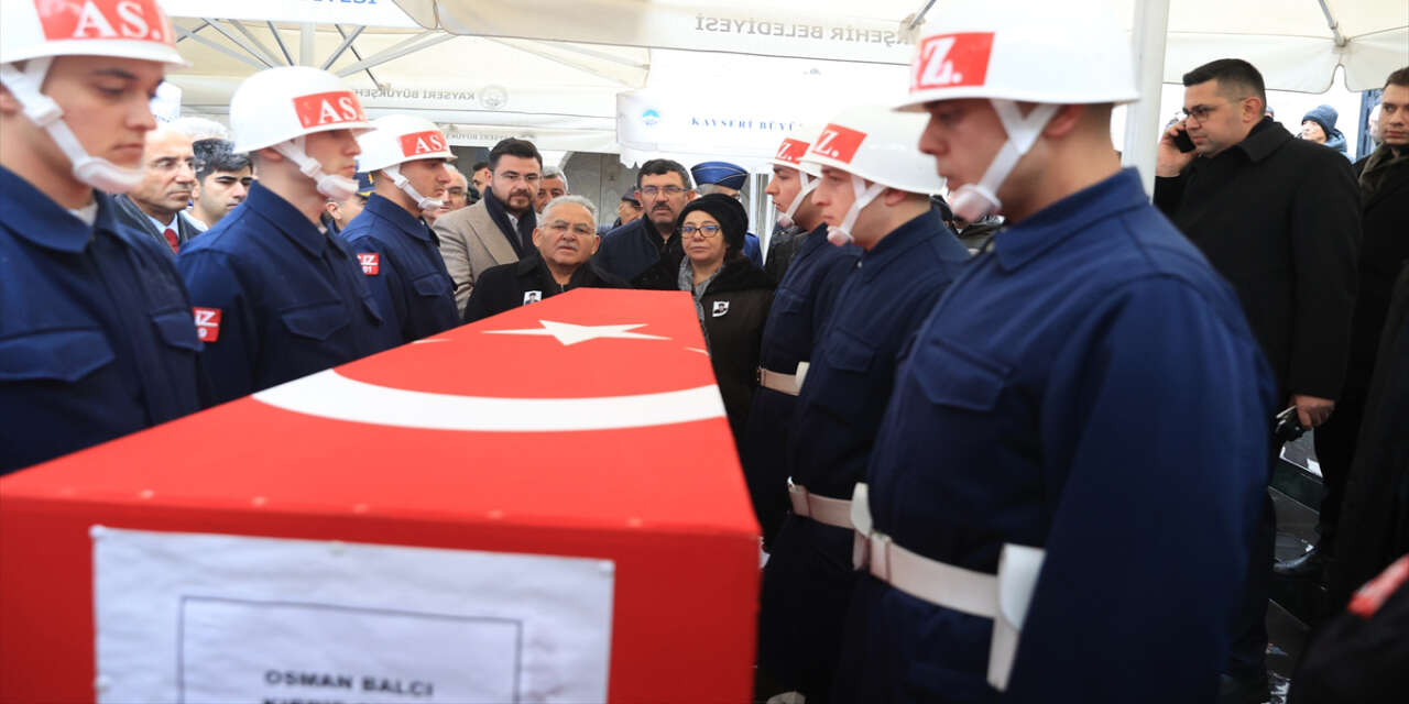 2 yaşındayken kendisini topraktan çıkartan askeri toprağa verdi