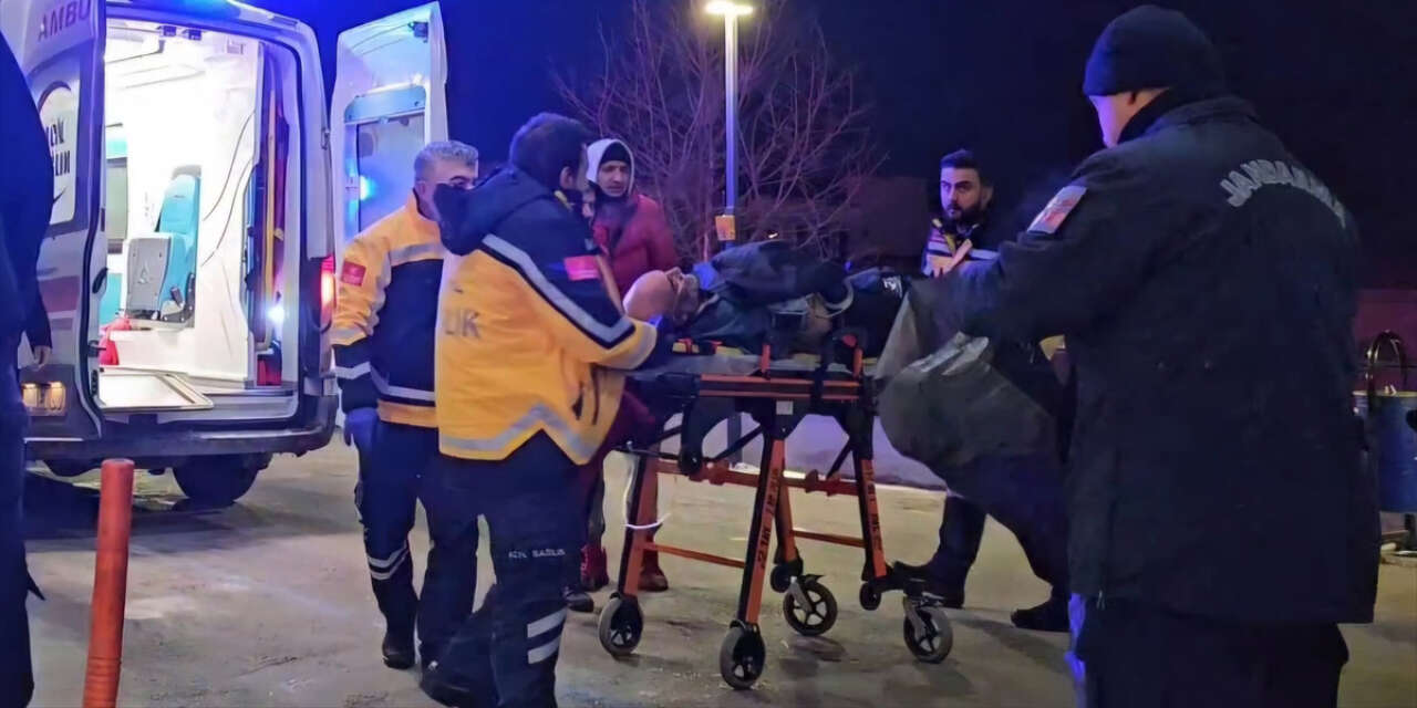 Silah kazara ateş alınca kendini vurdu