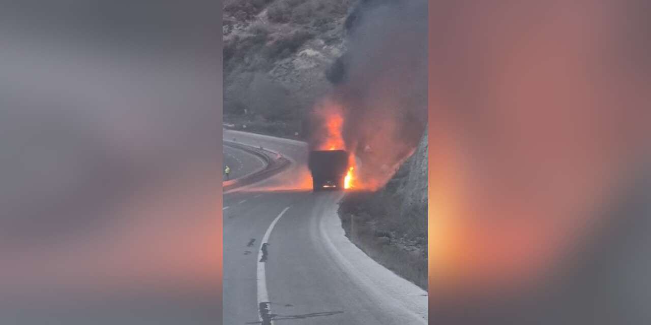 Seyir halindeki kamyon alevlere teslim oldu