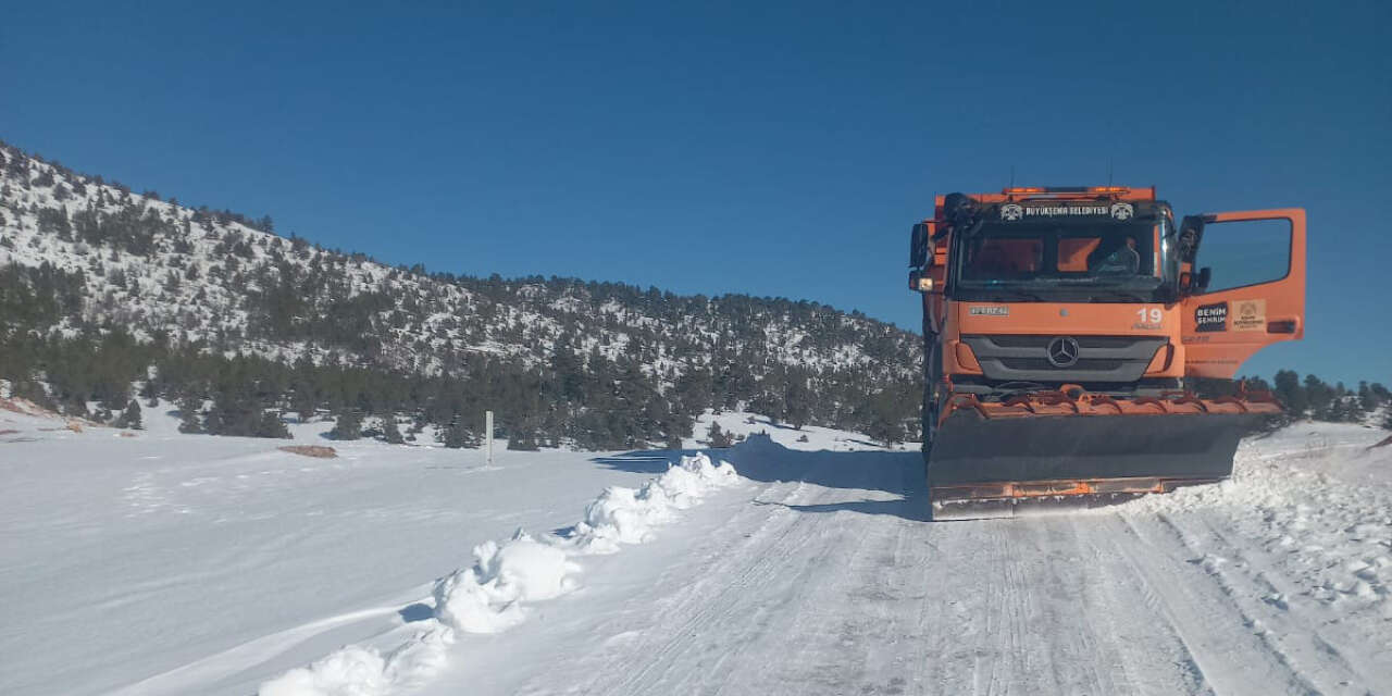 Konya’nın ilçelerinde karla mücadele sürüyor