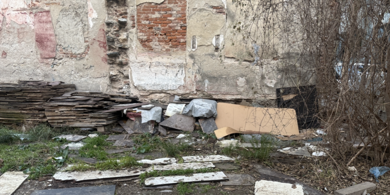 Vicdansızlar! 10 günlük bebek bu soğukta sokağa bırakıldı