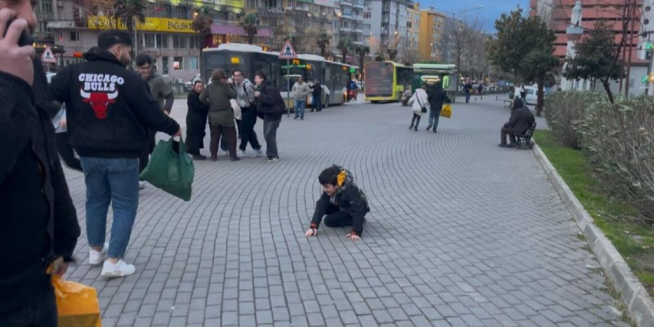 Lodosun vurduğu şehirde insanlar uçmamak için yere kapandı