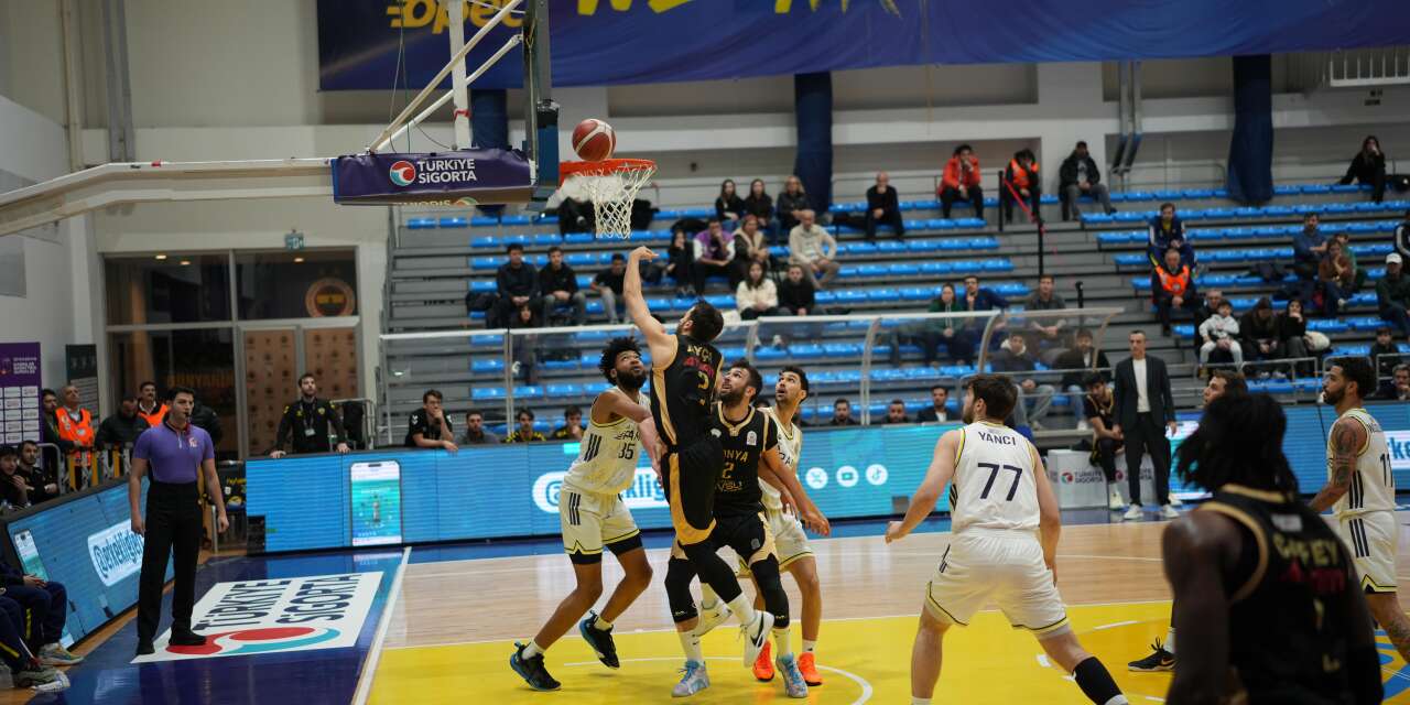 Konya’nın dev adamları, Fenerbahçe’yi evinde yendi