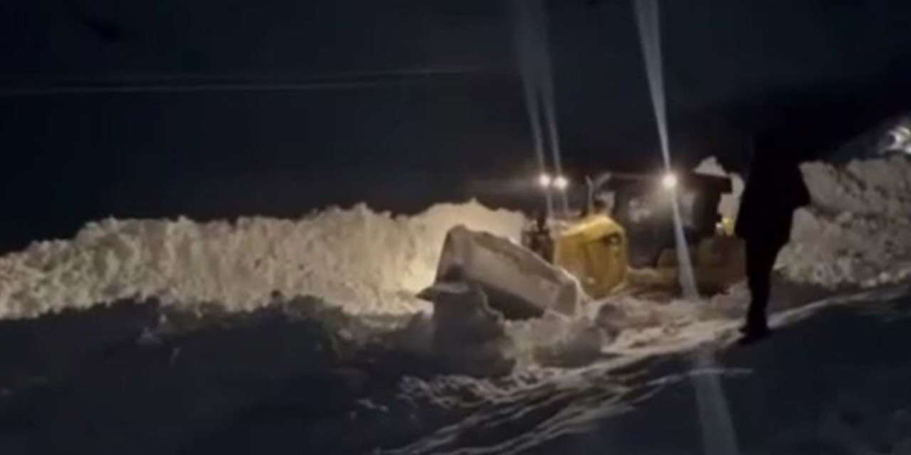 5 kişinin olduğu eve çığ düştü