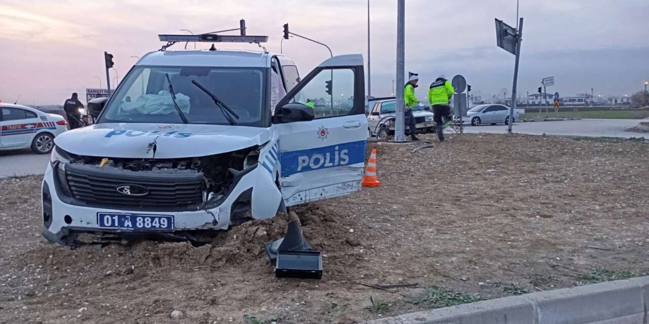 Uygulama noktasından kaçtılar, polis aracına çarptılar! Yaralılar var