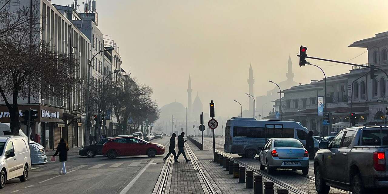 Konya yeni haftaya sisle başladı! Görüş mesafesi 5 metreye kadar düştü