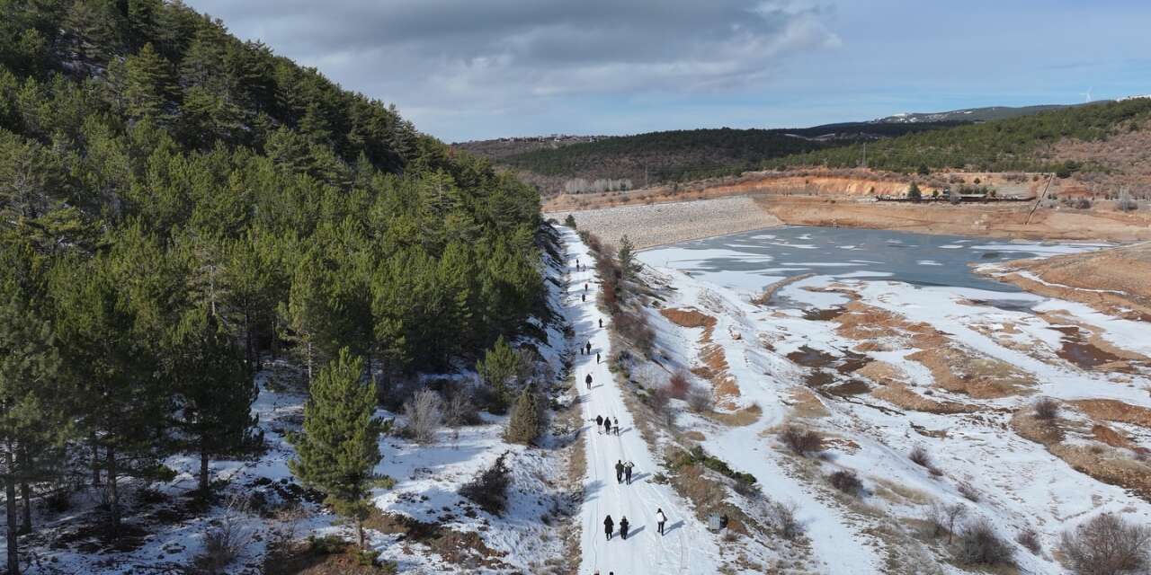 Spor Konya, kar eşliğinde 8,5 kilometre yürüttü