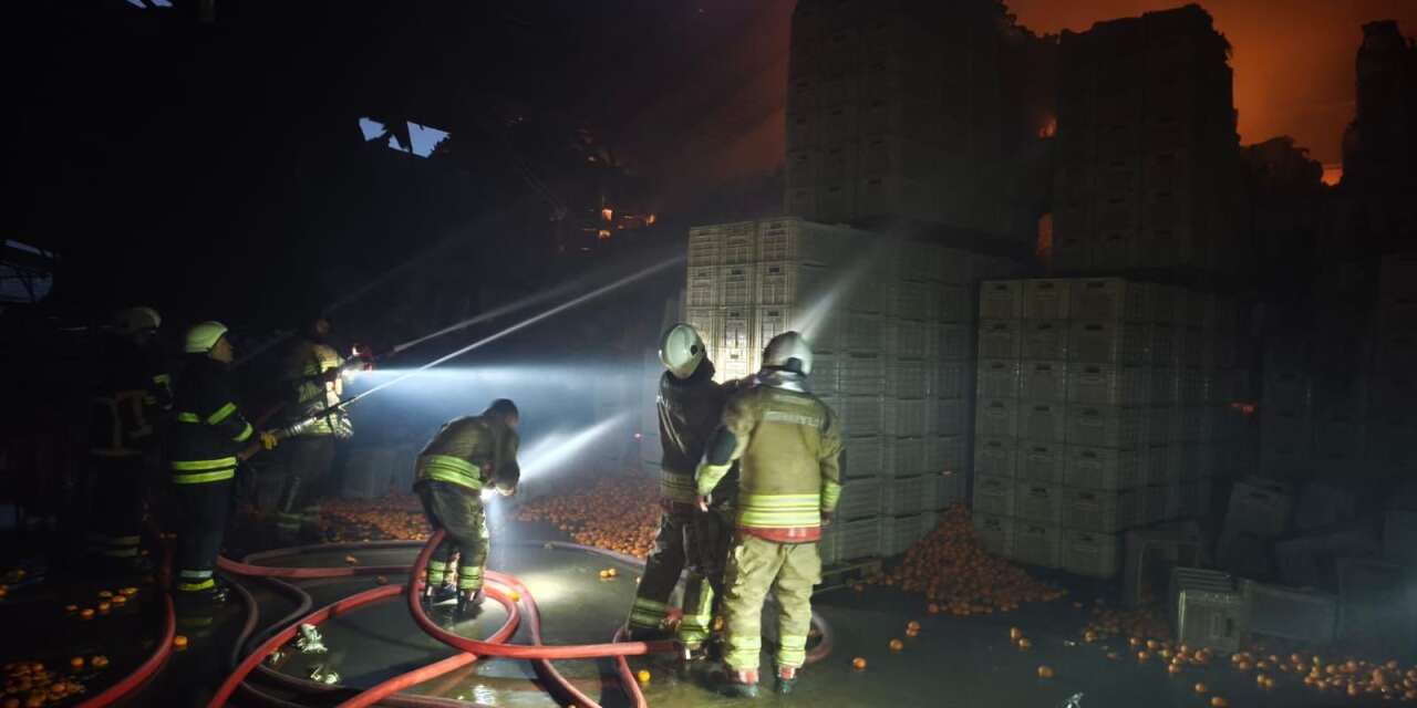 Fabrikada yangın! 60 işçi kurtarıldı, 1 işçi öldü