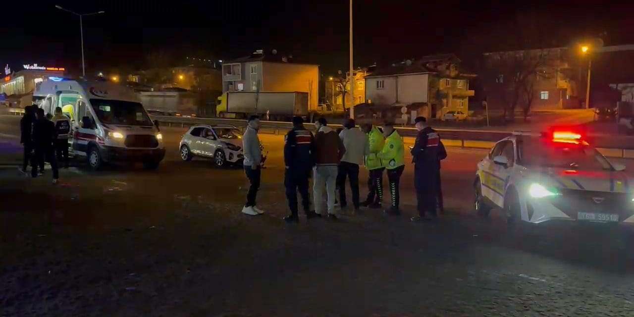 İki otomobilin çarpıştığı kazada 1’i çocuk 3 kişi yaralandı