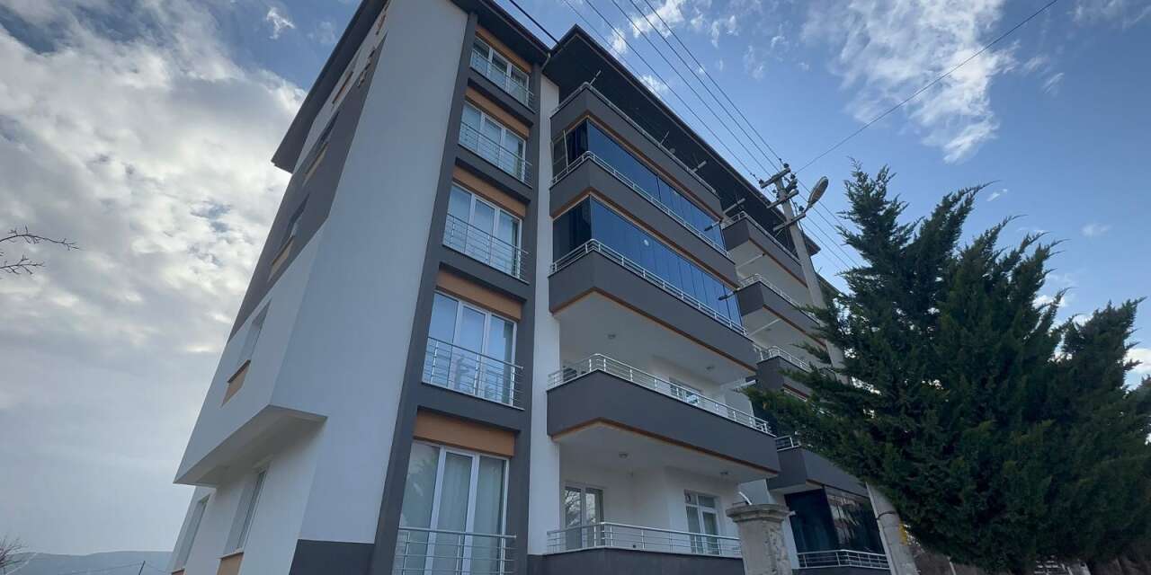 Tüm parasını sanal kumarda kaybeden öğretmen kendini öldürdü