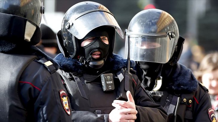 Rusya'da polis, Kovid-19 gerçeklerinin saklandığını iddia eden doktoru gözaltına aldı