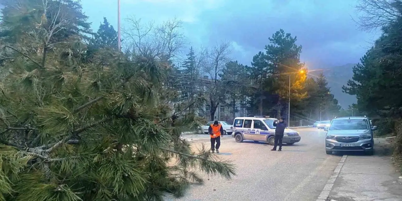 Konya’da bir ilçeye fırtına tatili geldi