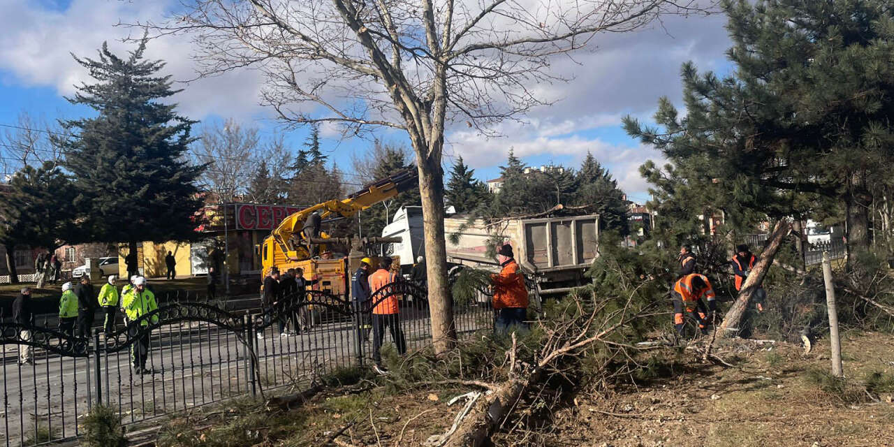 Konya’nın en işlek caddesinde TIR kazası