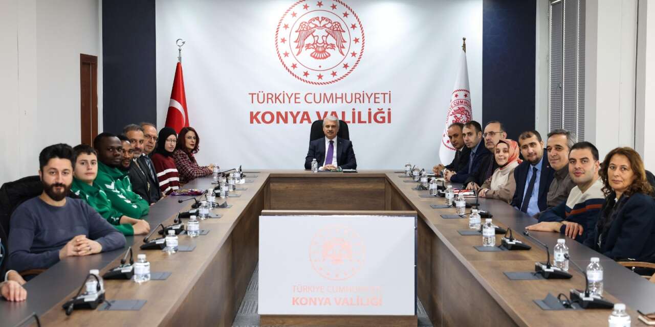 Konya Valisi İbrahim Akın engelli vatandaşları makamında ağırladı