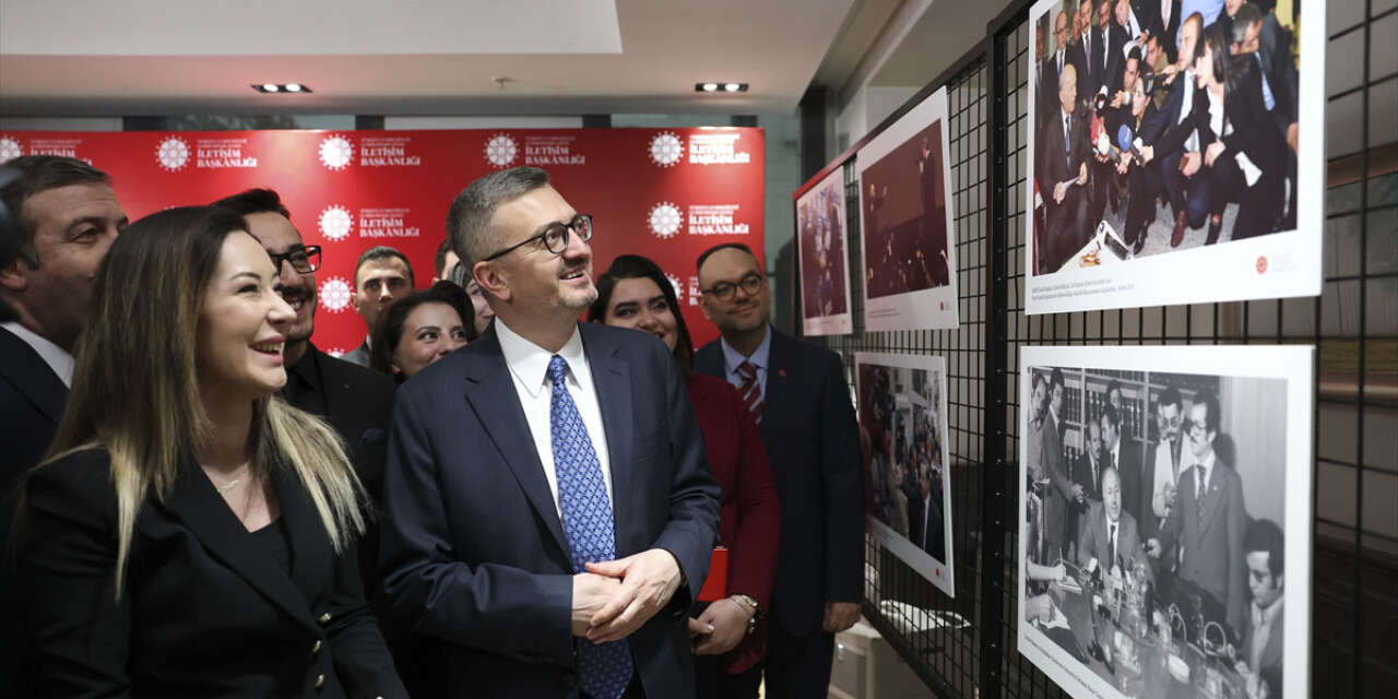 İletişim Başkanı Duran, Gazeteciliğin Yolculuğu Fotoğraf Sergisi açılışına katıldı