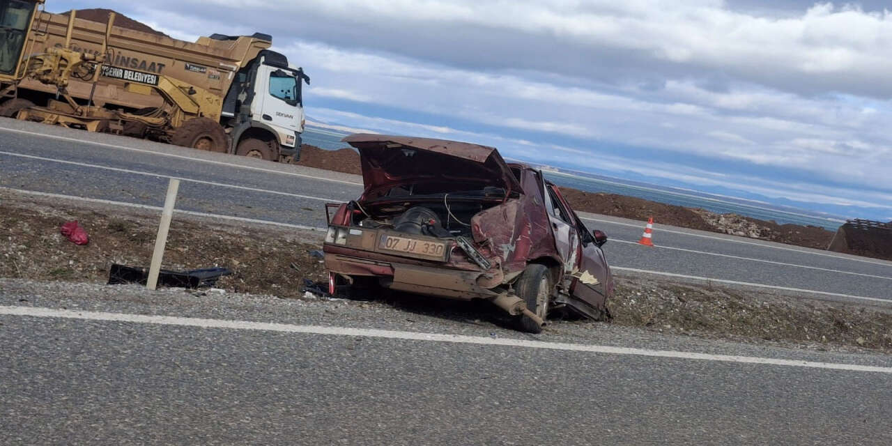Konya’da devrilen otomobilden 2 kişi yaralı kurtarıldı