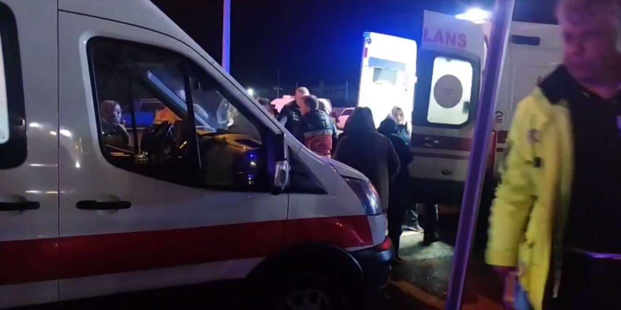 Ambulansla otomobil çarpıştı! 1 yaralı var