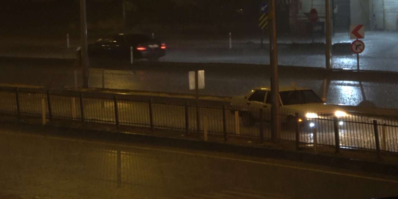 Aksaray’da fırtınanın ardından sağanak yağmur etkili oldu