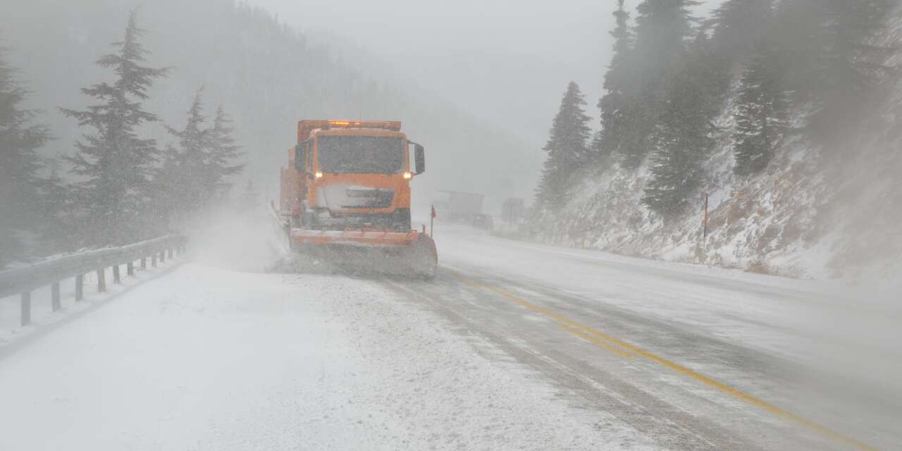 Konya yolunda kar kalınlığı 30 santime çıktı