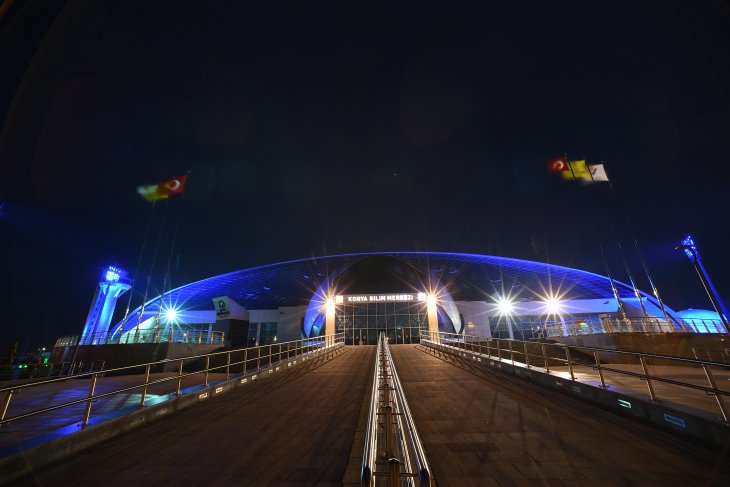 Konya Bilim Merkezi otizm farkındalığı için mavi ışıkla aydınlatıldı