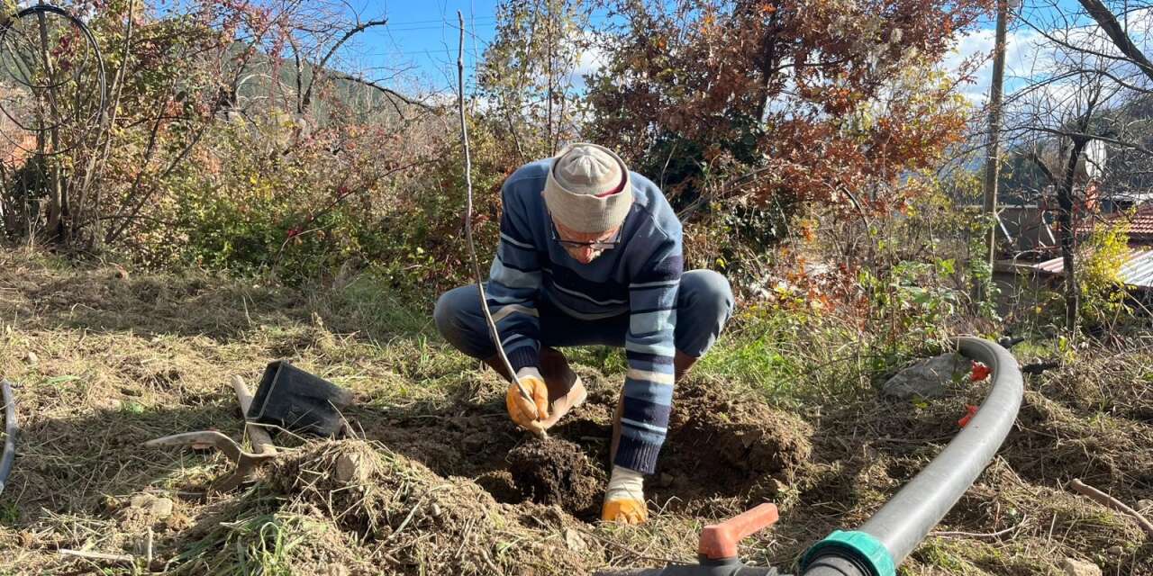 82 yaşındaki emekli mali müşavir, yaptığıyla gençlere de yaşıtlarına da örnek