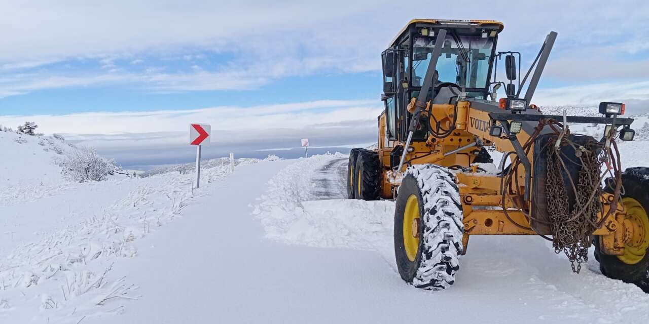 Konya’da ekiplerin karla mücadelesi sürüyor