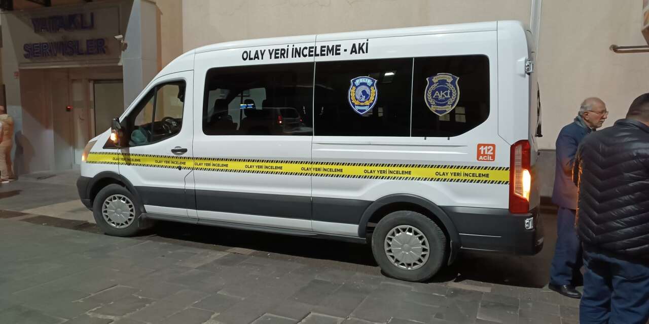 Balkondan düşen 22 yaşındaki genç kız öldü