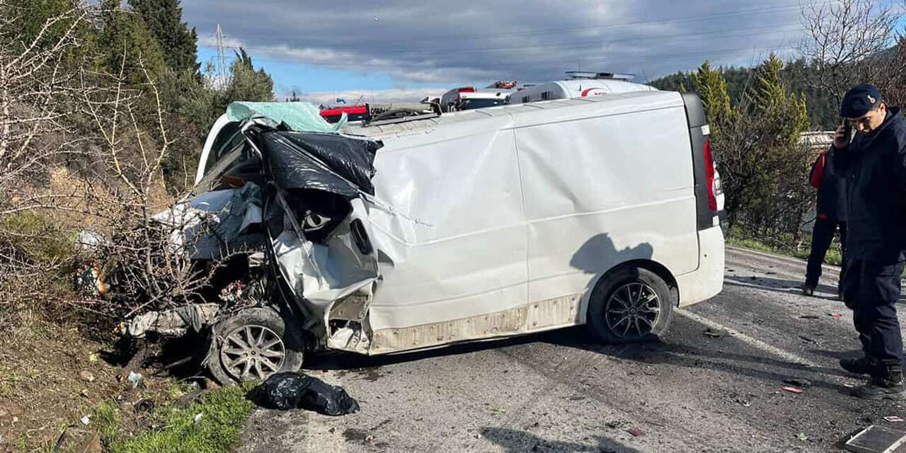 Otobüsle panelvan çarpıştı! 23 yaşındaki Beytullah Karadeniz öldü, 8 kişi yaralandı