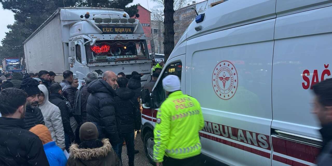 TIR’ın altında kalan 54 yaşındaki adam feci şekilde can verdi