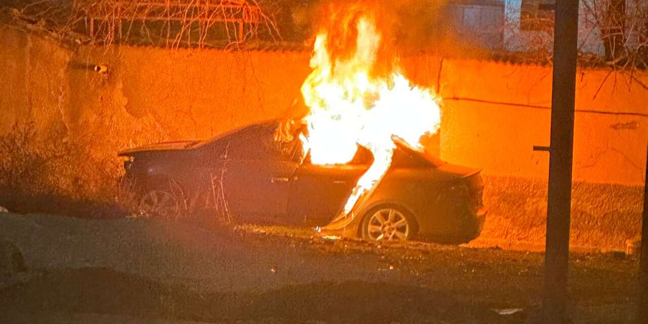 Konya’da gece yarısı park halindeki araç alev aldı