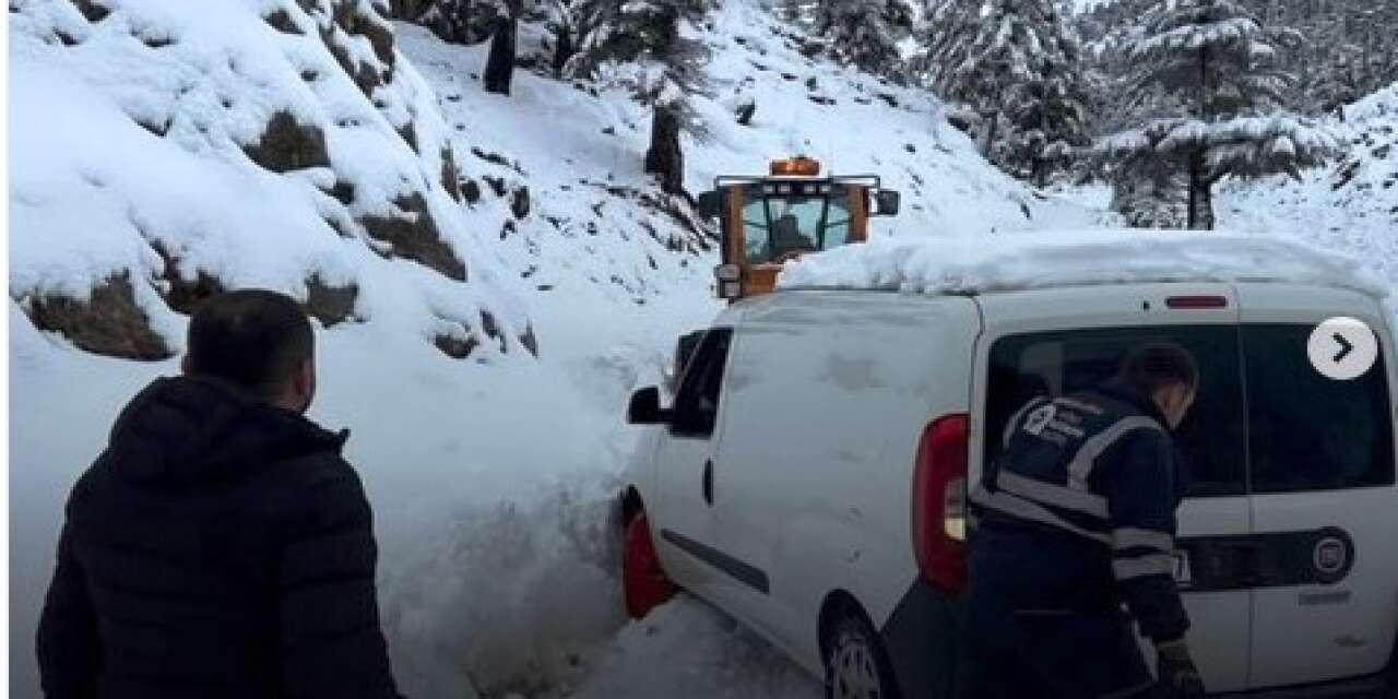 Akseki’de kar alarmı! Yayla yolunda mahsur kaldılar