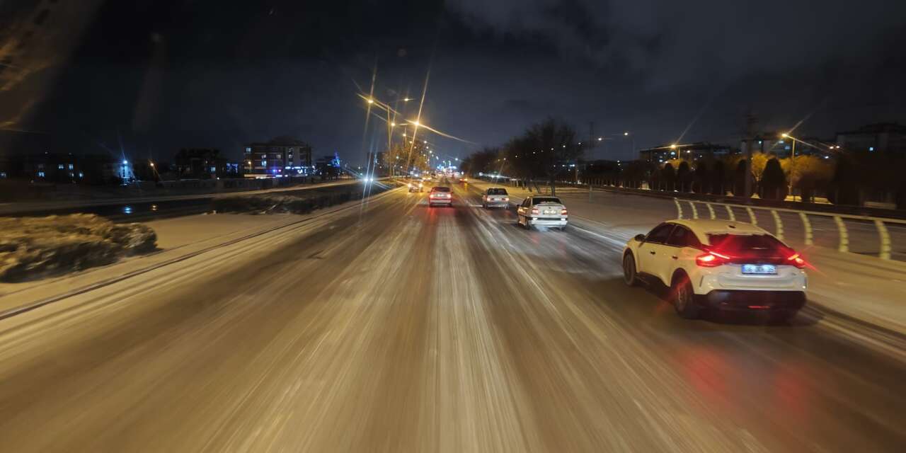 Konya’da karla mücadele seferberliği! AKOM ve belediyeler sahada
