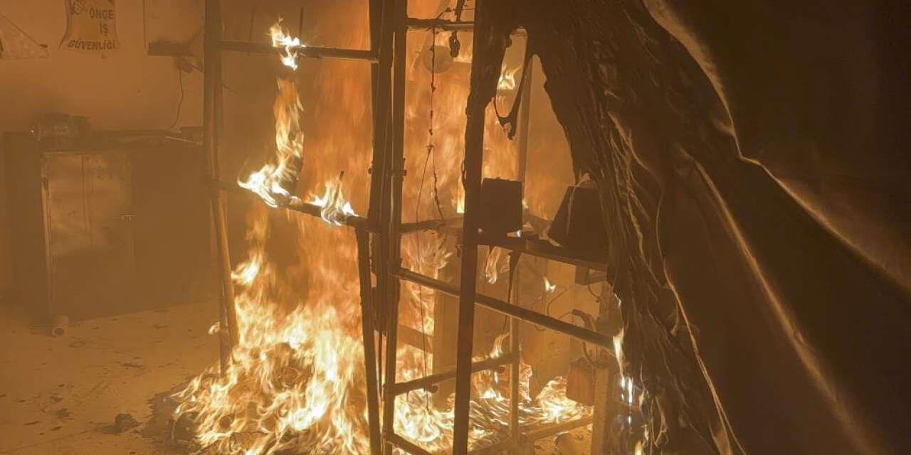 Çorap fabrikasında yangın paniği