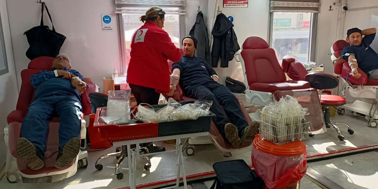 Konya’da kan bağışı yapanlara hediye verildi