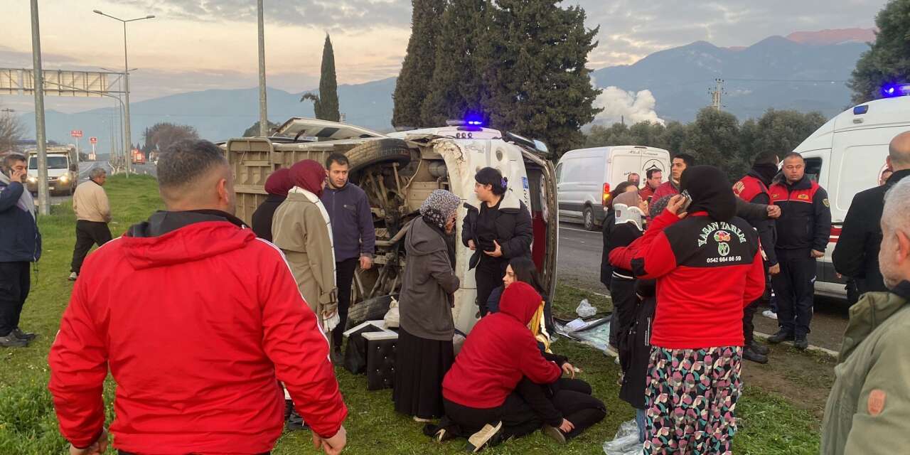 İşçileri taşıyan servis minibüsü devrildi! 16 yaralı var